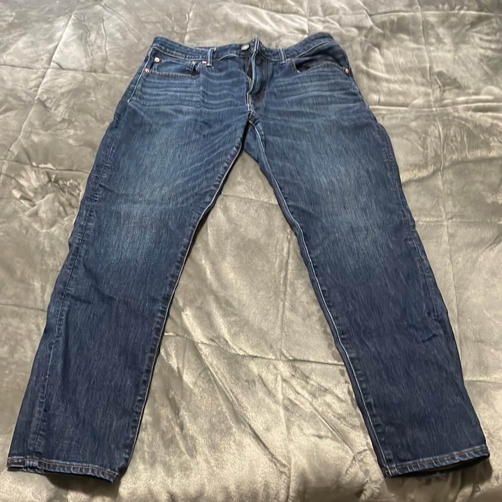 American Eagle blue jeans. Size 34/32. Great Condition.